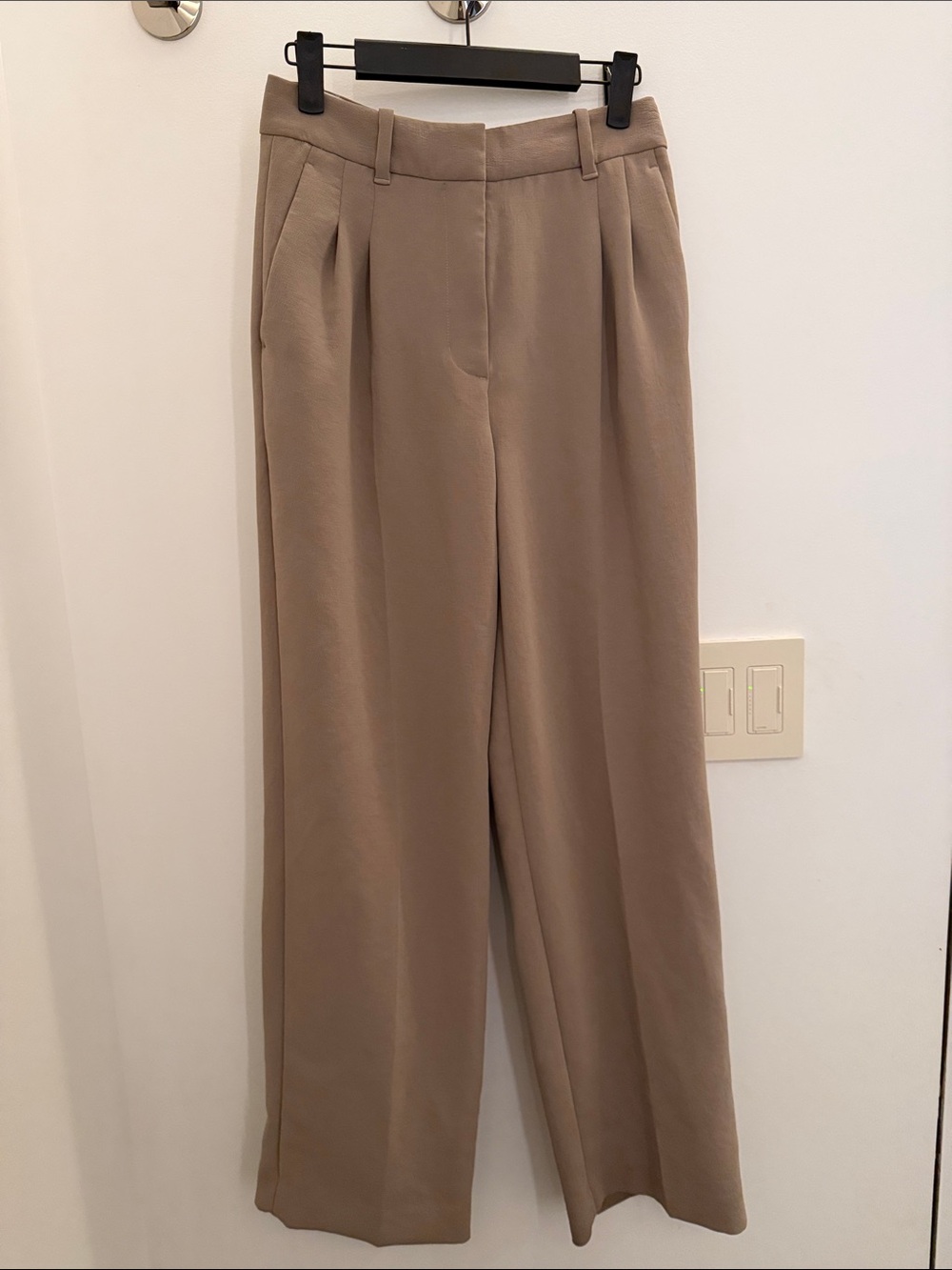 Aritzia - Generation Blazer and Effortless Pants in Crepette in Nomad Taupe - Picture 8 of 12